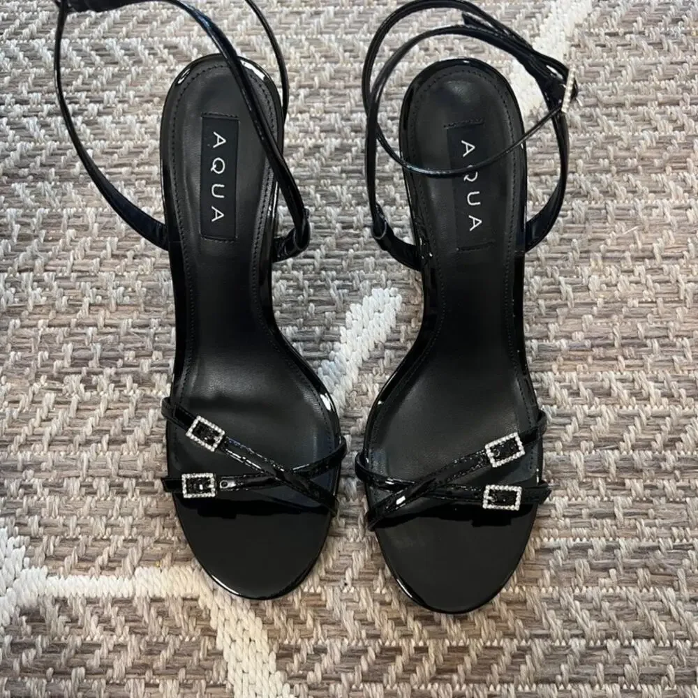 AQUA Ankle Strapped Heel Sz 9B